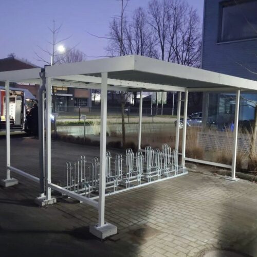 Fietsoverkapping Leipzig – Budgetvriendelijk & Schakelbaar 102 Fietsoverkapping Leipzig in de dubbele uitvoering uitgevoerd met onzevhoog-laag fietsenrekken model FR4000. Ideaal voor 20 mfietsen